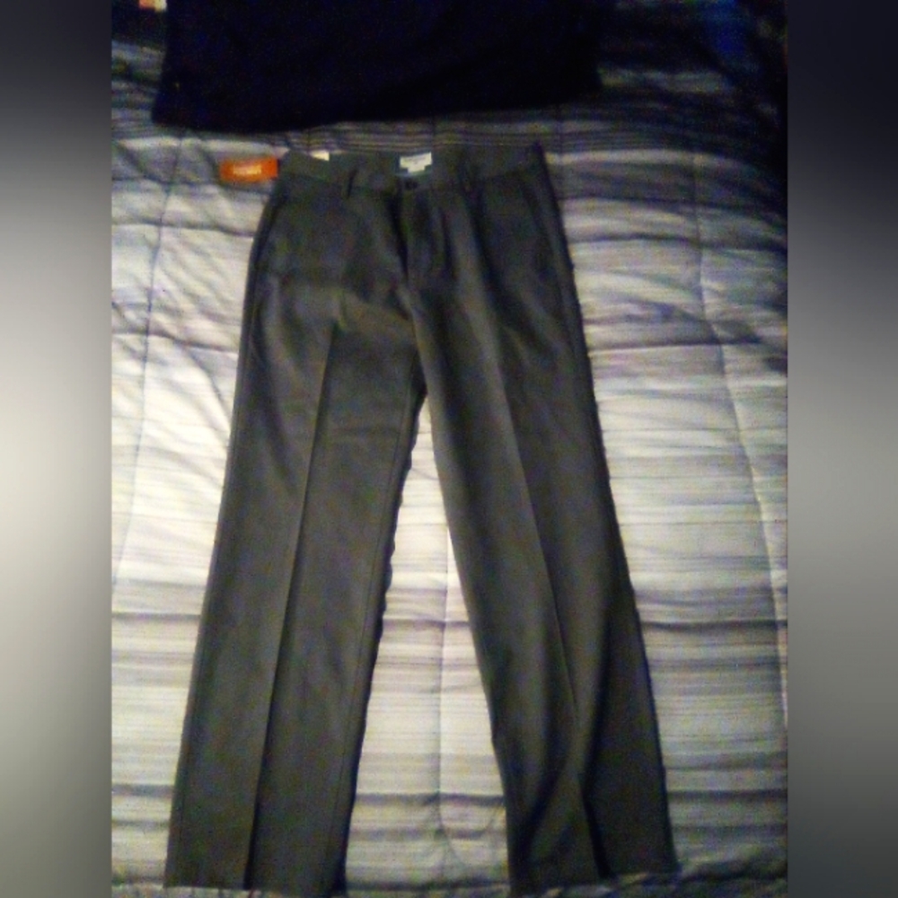Men's Dockers Size W32 &L30 Color Is Grey